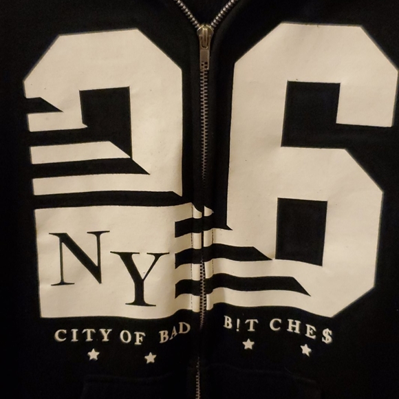 Sweatshirt - Picture 2 of 4